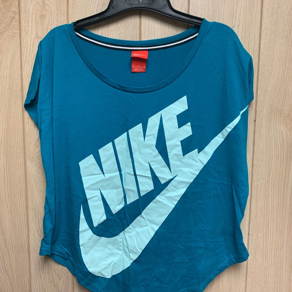 Nike top